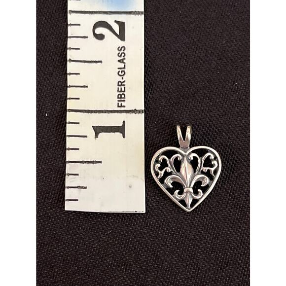 Sterling Silver 925 Fleur-de-Lis Heart Pendant Filigree Openwork Jewelry - Picture 3 of 4